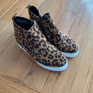 Time and True leopard shoe w/ zipper size 9